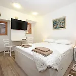 בית הארחה Hortenzia House 3*
