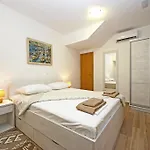Hortenzia House בית הארחה