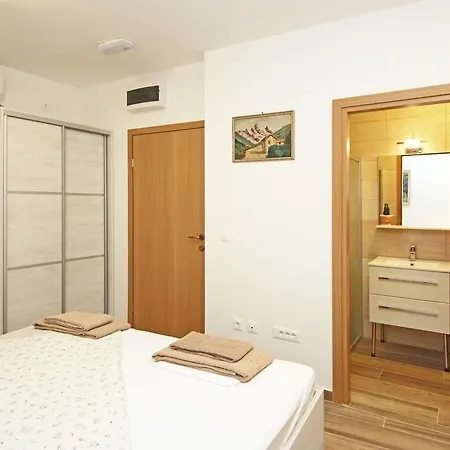 Konukevi Hortenzia House 3*